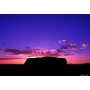 Magnifique coucher de soleil à Uluru, un verre à la main 